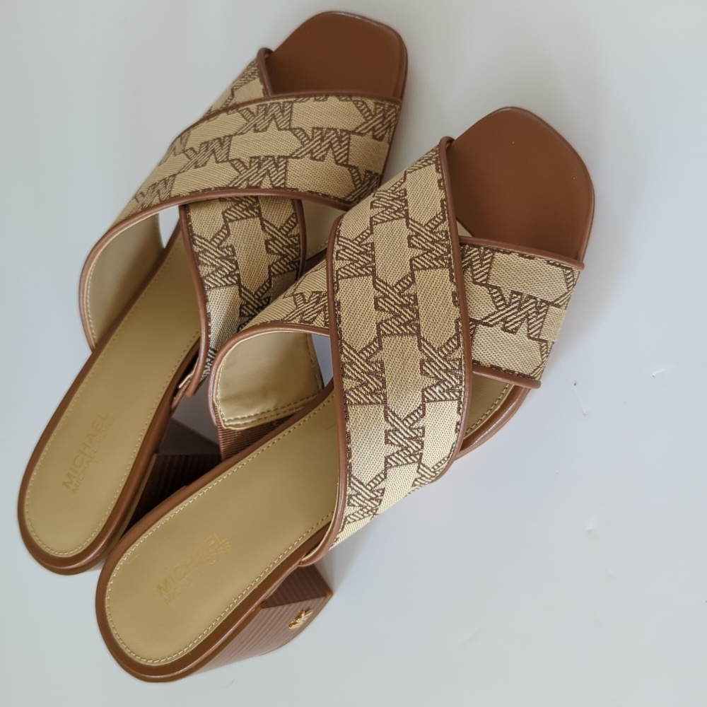 NWT Michael Kors Logo Sandals - Picture 5 of 5